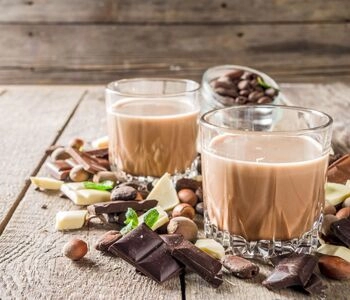 licor de chocolate de verano: un toque refrescante para cócteles y cafés helados