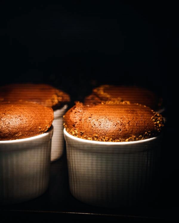soufflé de chocolate: un postre elegante y delicioso