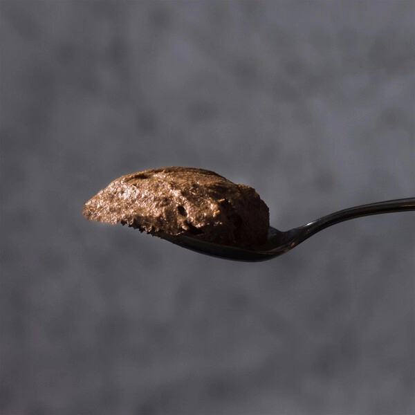cremosa mousse de chocolate en un vaso