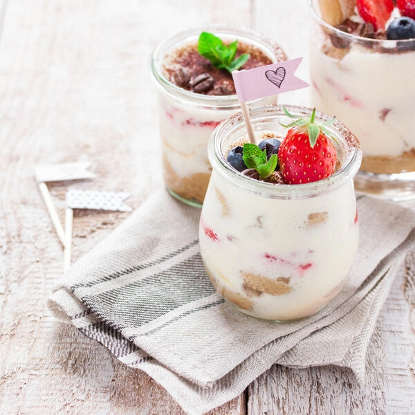 tiramisú con arándanos y limón