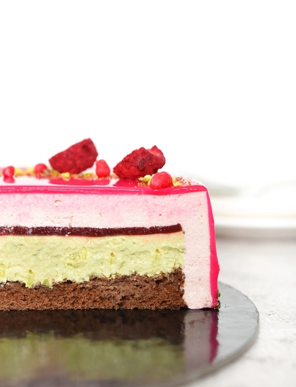 tarta de frambuesa con pistacho y chocolate
