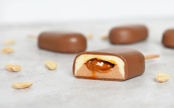 luces de chocolate con caramelo salado y cacahuetes