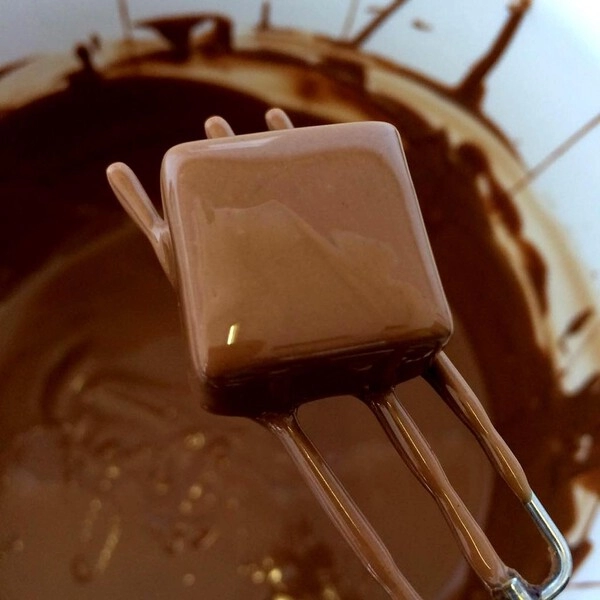 el atemperado del chocolate es muy importante en la pastelería