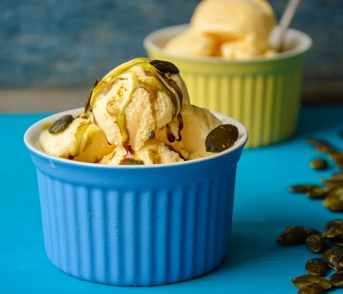 helado de vainilla con aceite de semillas de calabaza