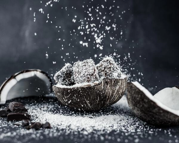 dados de coco con naranja