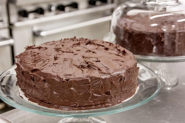 tarta de chocolate con piñones