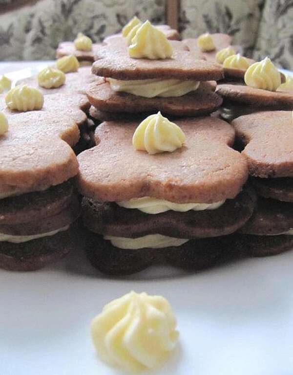 galletas de chocolate con crema de vainilla