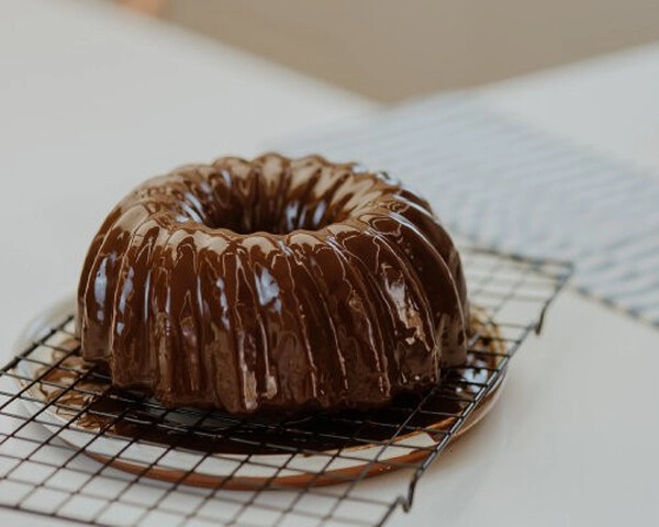 tarta de chocolate con relleno de crema de chocolate