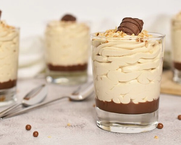 kinder bueno en vaso