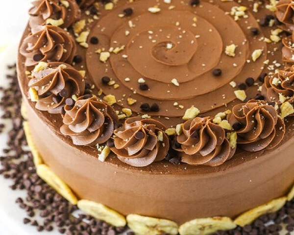 tarta de triple chocolate con plátanos