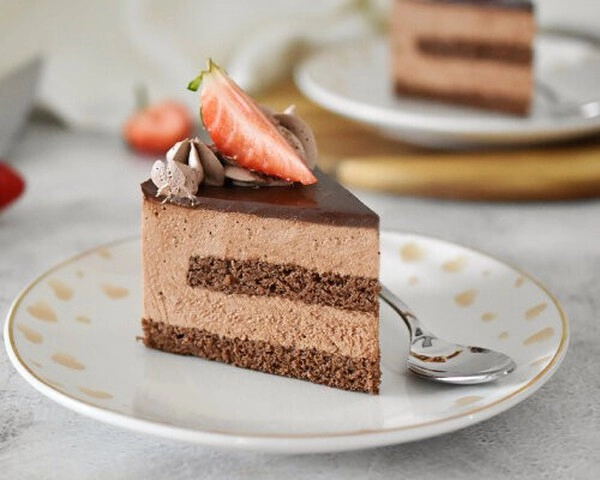 tarta de chocolate y fresas
