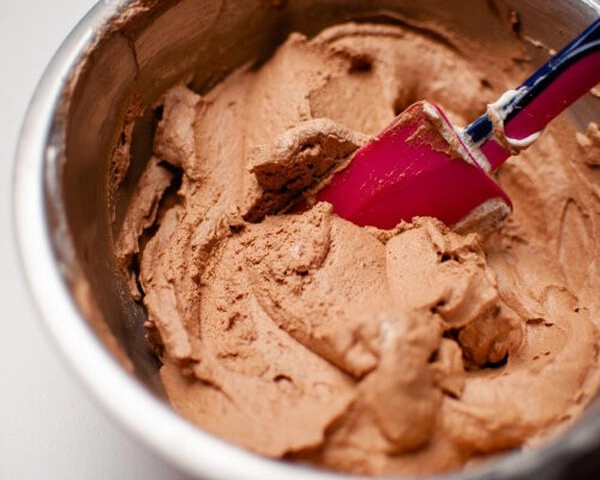 mousse de chocolate relleno de frambuesa