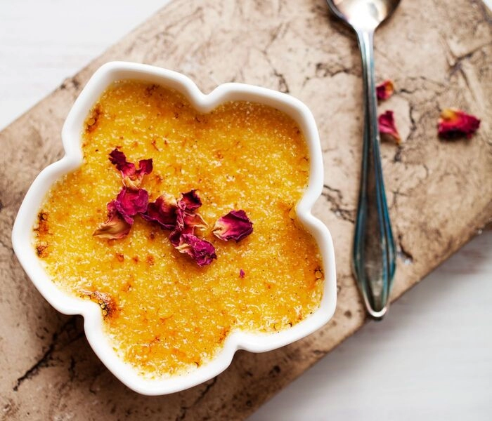 creme brulée con cobertura de mango bam