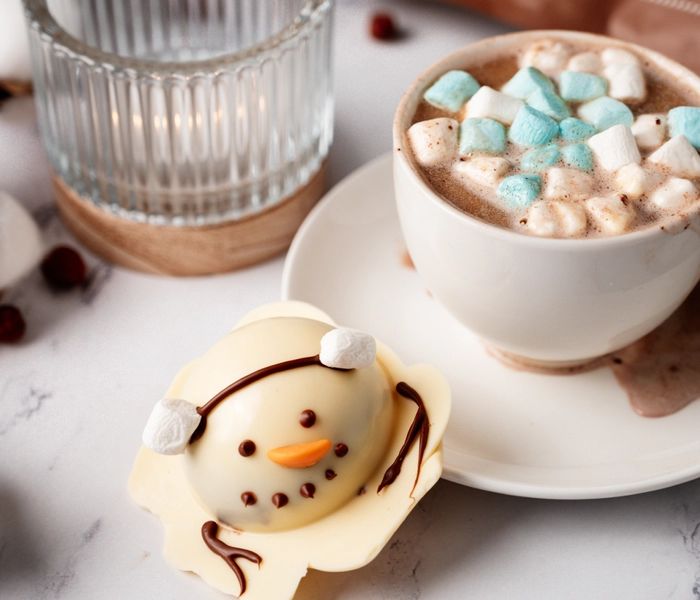 muñeco de nieve de chocolate caliente