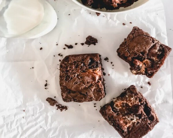 brownies con cerezas ácidas